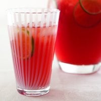 Cocktail au rhum et aux canneberges