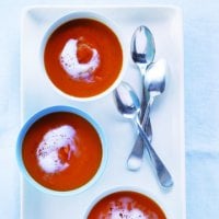 Soupe aux poivrons rouges grillés