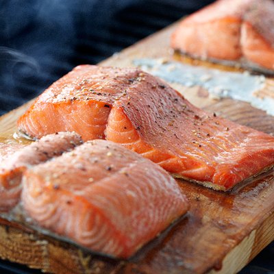 Filets de saumon laqués sur nouilles ramen - Châtelaine