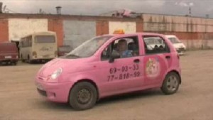 Des taxis roses en Russie