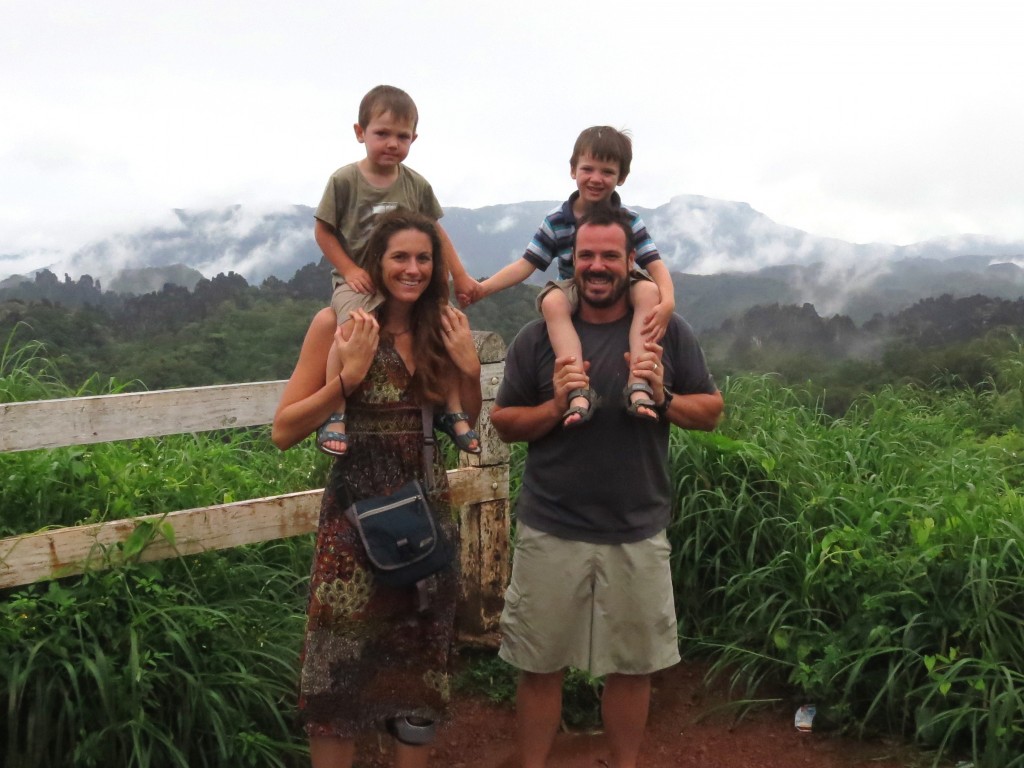 Marialaine et sa famille au Laos