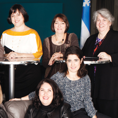 De gauche à droite, debout : Isabelle Beaulieu (Washington), Joane Boyer (Atlanta), Amalia Daniela Renosto (Rome) ; assises : Caroline Emond (Bruxelles), Maud-Andrée Lefebvre (Pékin).