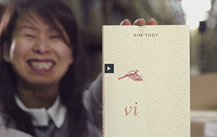 VIDÉO: <i>Vi</i>, le nouveau roman de Kim Thúy