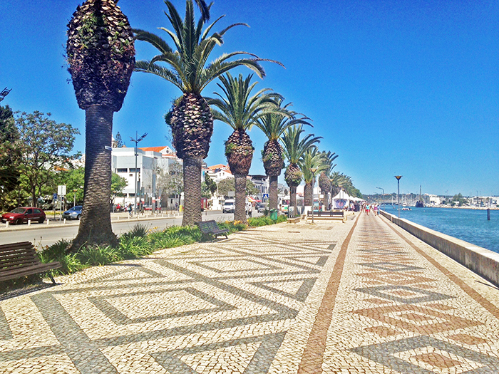 <p>La région de l’Algarve jouit d’un climat chaud et sec à longueur d’année. C’est pourquoi on aime tant l’eau turquoise et le doux soleil de Lagos.</p>
