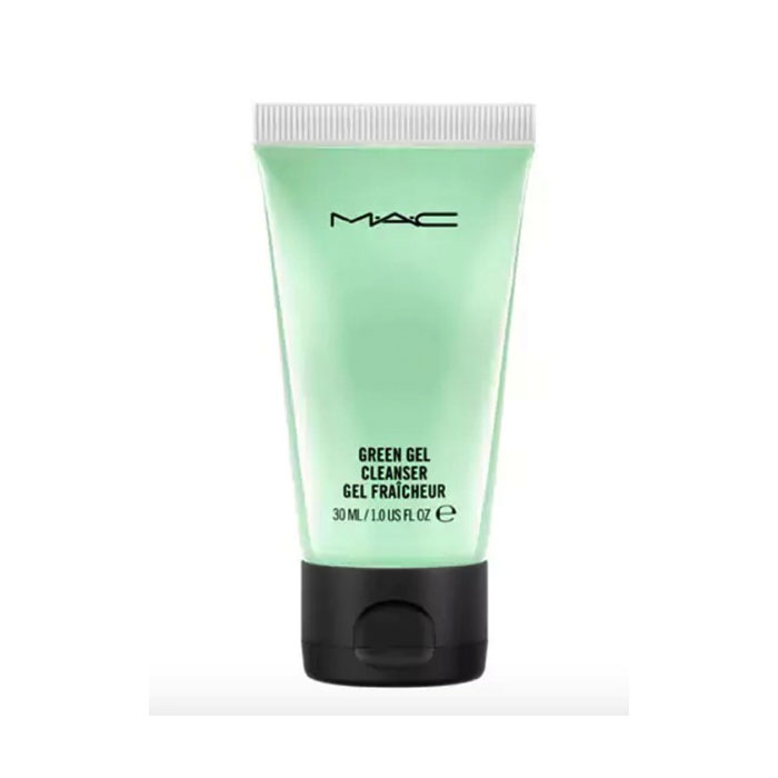 <p>Gel fraîcheur format voyage, 14 $, <a href="http://fr.maccosmetics.ca/product/13827/25562/products/skincare/travel-size/green-gel-cleanser-sized-to-go">MAC Cosmetics</a>.</p>
