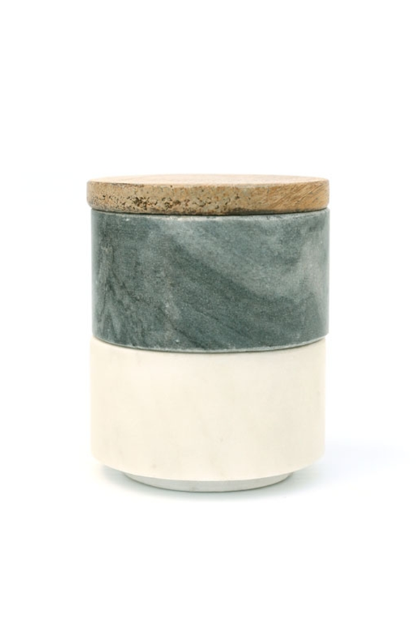 <h1>Duo marbre, contenant gris, blanc et naturel</h1>
<p><a href="https://www.zonemaison.com/cuisine/accessoires/13620" target="_blank">Zone</a>, 31 $</p>
