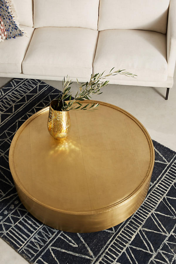 <h1>Table de salon </h1>
<p><a href="https://www.anthropologie.com/fr-ca/shop/trumma-coffee-table2?category=SEARCHRESULTS&color=070" target="_blank">Anthropologie</a>, 898 $</p>
