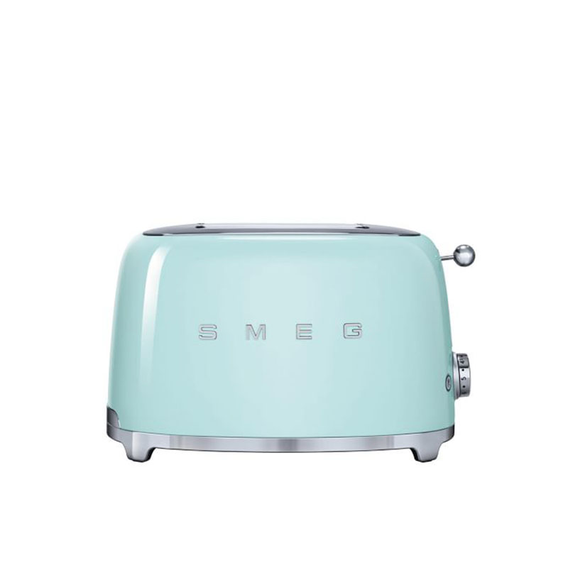 <h2>Grille-pain deux tranches SMEG, <a href="http://www.labaie.com/webapp/wcs/stores/servlet/fr/labaie/2-slice-toaster-in-black" target="_blank">La Baie</a>, 229,99 $</h2>
