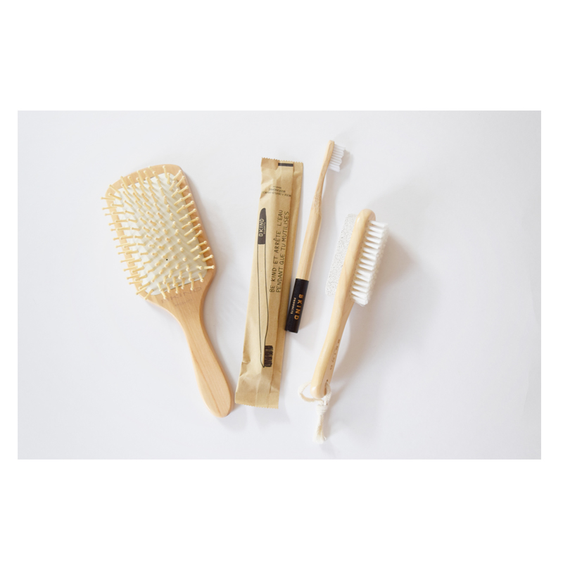 <p>Trio de brosses en bambou, <a href="https://bkind.ca/collections/accessories/products/trio-bamboo-brush" target="_blank">Bkind</a>, 31,95 $</p>
