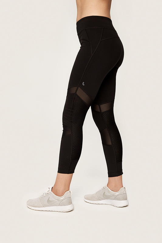 <p class="p1"><span class="s1">Leggings, <a href="https://www.lolewomen.com/ca/fr/shop/features/black-friday/lsw2525.html?colorcode=N101" target="_blank">Lolë</a>, 84 $ <span style="text-decoration: line-through;">120 $</span></span></p>
