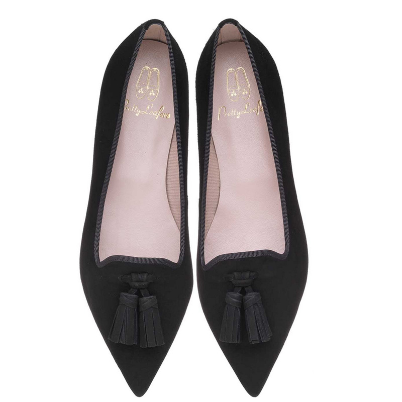 <p>Chaussures à pampilles Ella en suède, <a href="http://www.prettyballerinas.ca/fr/women/ella-86.html" target="_blank">Pretty Ballerinas,</a> 177,45 $</p>

