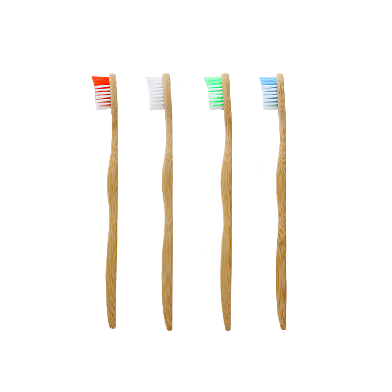 <h2>Brosses à dents en bambou, <a href="http://olabamboo.com/product/paquet-de-4-brosses-a-dents/" target="_blank">Ola Bamboo</a>, à partir de 16,99 $ le paquet de 4</h2>
