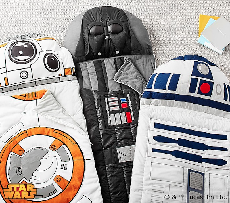 <p>Sacs de couchage Star Wars, <a href="http://quebec.potterybarnkids.production.na2.netsuitestaging.com" target="_blank">Pottery Barn Kids</a>, 197 $ chacun</p>
