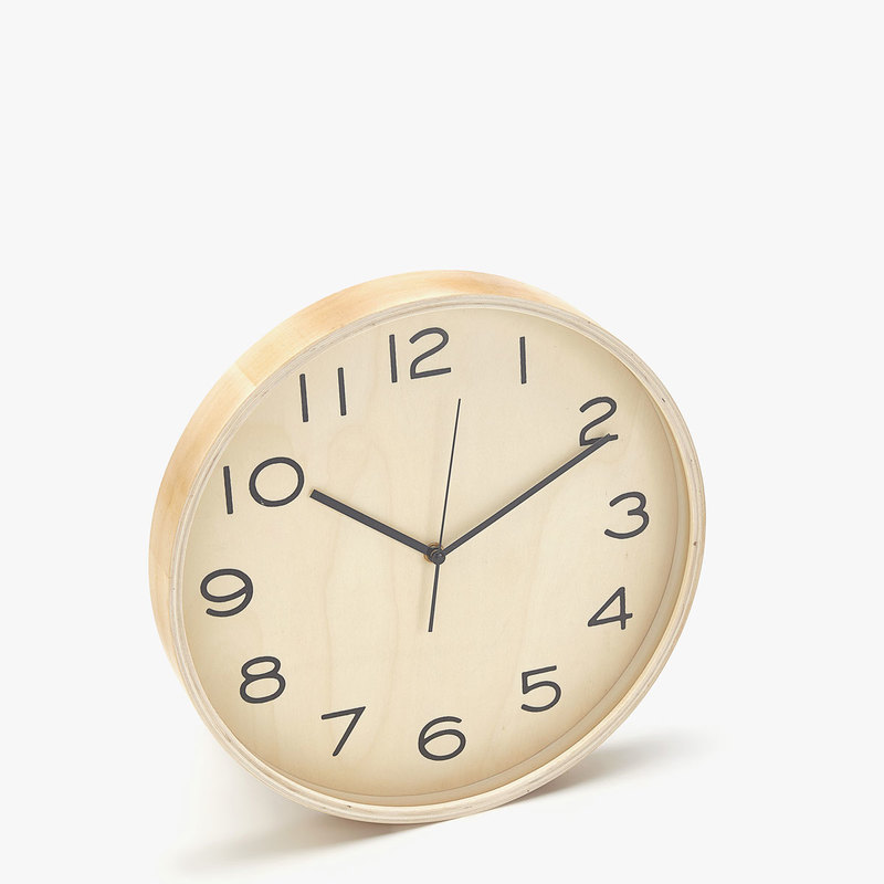 <p>Horloge en bois, <a href="https://www.zarahome.com/ca/fr/horloge-bois-c0p300279894.html?colorId=999" target="_blank">Zara Home</a>, 49,90 $</p>
<p> </p>
