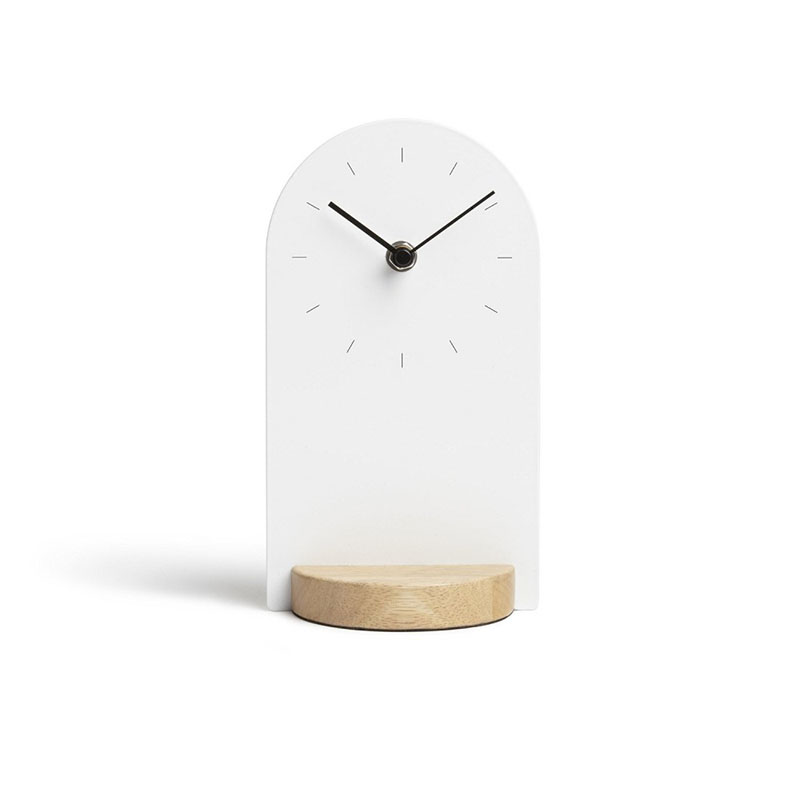 <p>Horloge de bureau, <a href="https://www.boutiquevestibule.com/fc/umbra-horloge-de-bureau-sometime.html" target="_blank">Vestibule</a>, 30 $</p>
