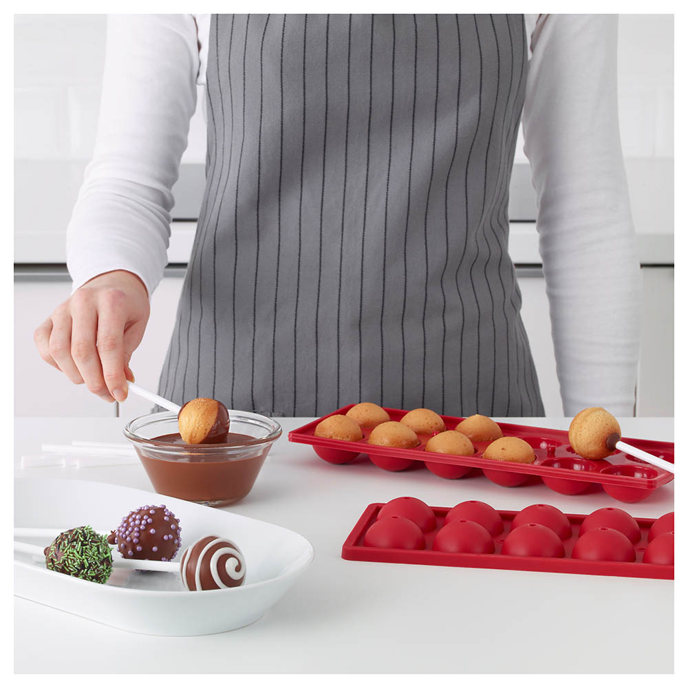 <h2><a href="http://www.ikea.com/ca/fr/catalog/products/90363690/" target="_blank">Moule pour gâteaux boules</a>, 6,99 $</h2>
