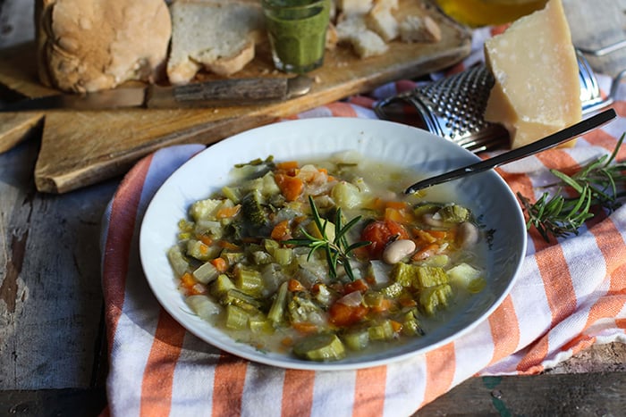 <h1><a href="https://fr.chatelaine.com/cuisine/soupe-minestrone-dhiver/" target="_blank" rel="noopener">Soupe minestrone d’hiver</a></h1>
<p>Parfaite pour réchauffer nos soirées d’hiver, la soupe minestrone est un vrai plat de <i>comfort food</i> – version santé, et à l’italienne! La recette de Margherita Romagnoli.</p>
