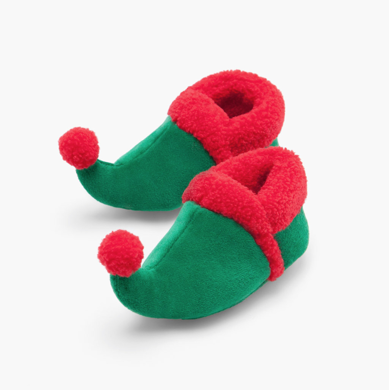 <p>Pantoufles elfe, <a href="https://www.zarahome.com/ca/fr/enfants/noël/chausson-bébé-elfe-c1020104503p300410002.html">Zara Home</a>, 25,90 $</p>
