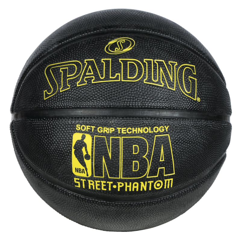 <p>Ballon de basketball NBA Street Phantom, Spalding, <a href="https://www.sportsexperts.ca/fr-CA/p-nba-street-phantom-ballon-de-basketball-pour-adulte/152258/152258-1">Sports Experts</a>, 19,99 $</p>
