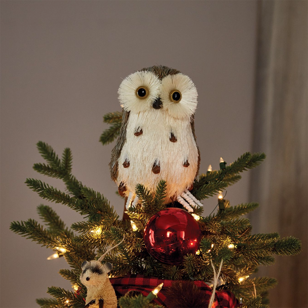 <h2>Hibou pour cime d’arbre, <a href="http://www.canadiantire.ca/fr/pdp/canvas-natural-animal-tree-topper-assorted-15-5-in-1516724p.html#srp" target="_blank">Canadian Tire</a>, 29,99 $ </h2>
