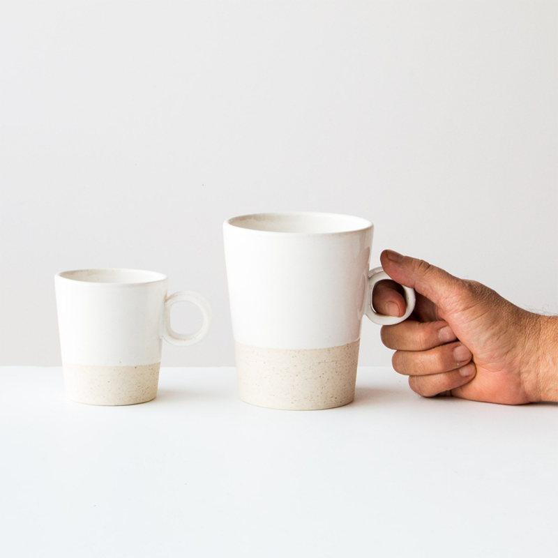 <h2>Tasse à café en céramique par Atelier Trema, <a href="https://fr.chicbasta.com/collections/drinking/products/ceramic-mug" target="_blank" rel="noopener">Chic & Basta</a>, 27 $ chacune</h2>
