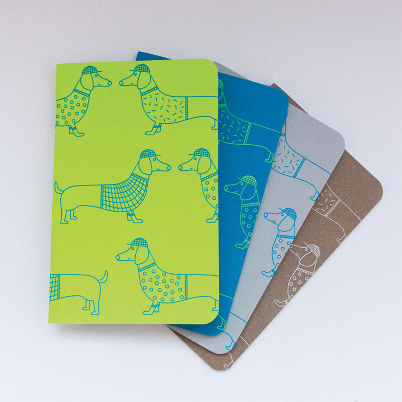 <p>Carnet de notes, <a href="https://www.etsy.com/ca-fr/listing/471231427/carnet-chiens-notebook-dogs?ga_order=most_relevant&ga_search_type=all&ga_view_type=gallery&ga_search_query=chien&ref=sr_gallery-1-48" target="_blank" rel="noopener">Etsy</a>, 14,95 $</p>
