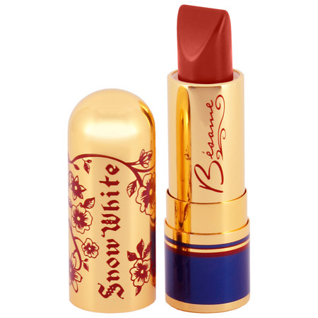 <p>Rouge à lèvres couleur classique Snow White, <a href="https://www.sephora.com/product/snow-white-classic-color-lipstick-P428221?skuId=2010767&icid2=nouvel%20arrivage:p428221" target="_blank" rel="noopener">Bésame Cosmetics</a>, 31 $</p>
