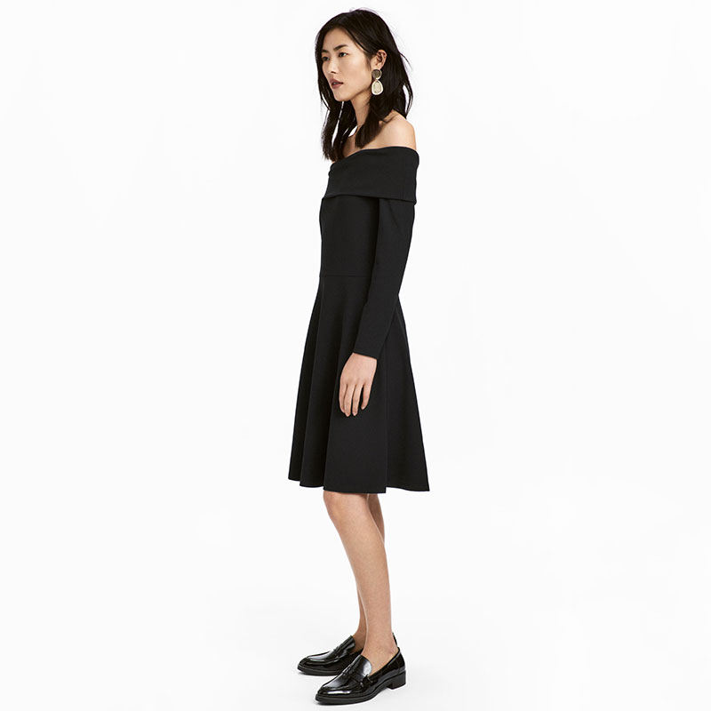 <p>Robe, <a href="http://www2.hm.com/fr_ca/productpage.0626461002.html" target="_blank" rel="noopener">H&M</a>, 49,99 $</p>
