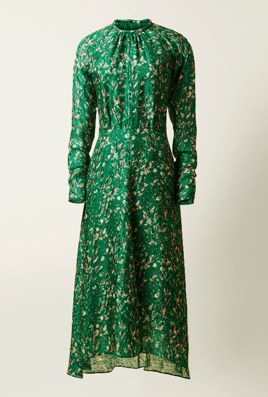 <p>Le jardin personnel des artistes suédois Karin et Carl Larsson a inspiré l’imprimé romantique de cette robe en soie biologique.</p>
<p>Robe, <a href="http://www2.hm.com/fr_ca/productpage.0613527002.html" target="_blank" rel="noopener">H&M Conscious Exclusive</a>, 249 $</p>
