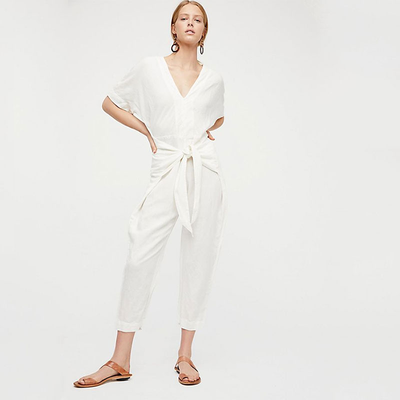 <p>Combinaison, <a href="https://www.freepeople.com/shop/shining-sun-one-peice/?category=jumpsuits-rompers&color=011" target="_blank" rel="noopener">Free People</a>, 137,16 $</p>
