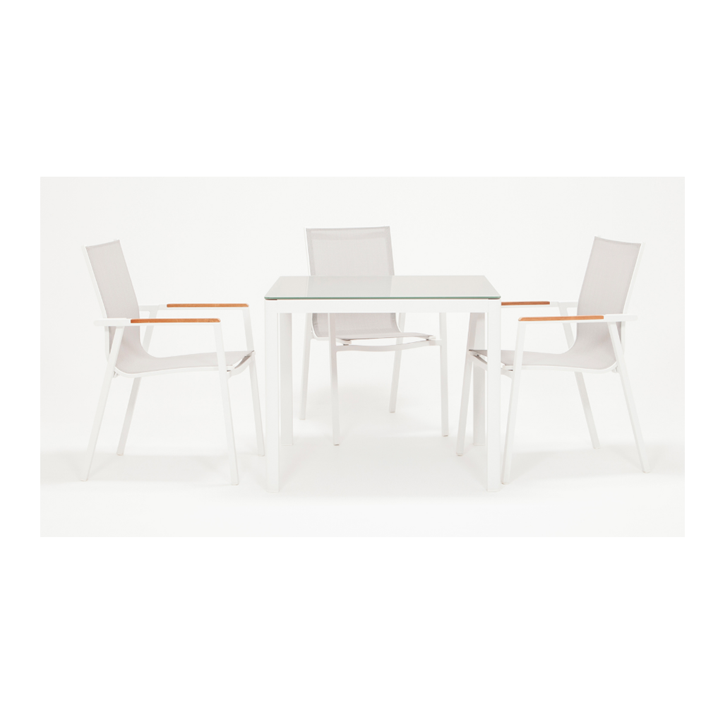 <h2>Table coin-repas et 4 chaises, <a href="https://eq3.com/ca/fr/produits/nouveautes/nouveautes-par-categorie/salle-a-manger/table-de-coin-repas-dexterieur-cape-avec-4-chaises-de-salle-a-manger.html" target="_blank" rel="noopener">EQ3</a>, 1695 $</h2>
