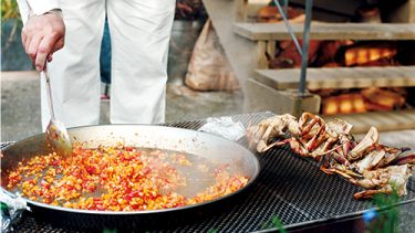 Paella aux fruits de mer et pattes de crabe