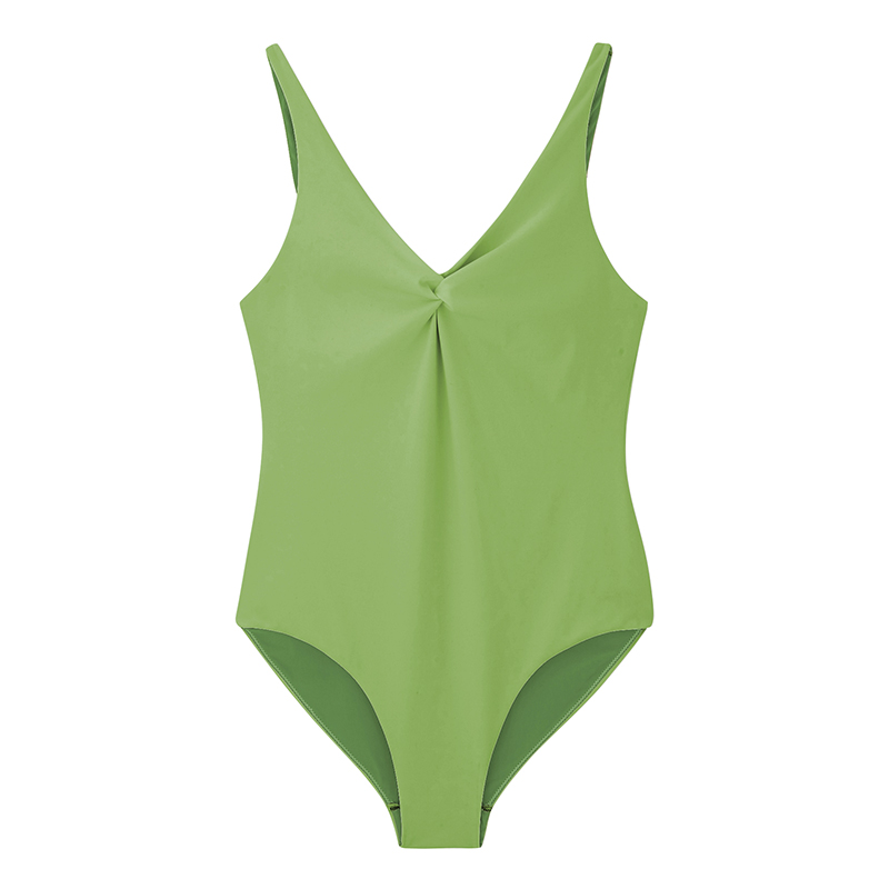 <p>Maillot une-pièce, <a href="https://www.cosstores.com/ca/fr/studio/collection/" target="_blank" rel="noopener">Cos</a>, 69 $</p>

