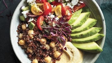 Bol de quinoa à la méditerranéenne
