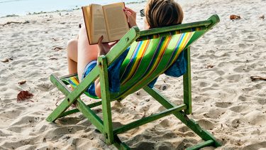 10 lectures estivales parfaites pour le hamac, la plage, le balcon...
