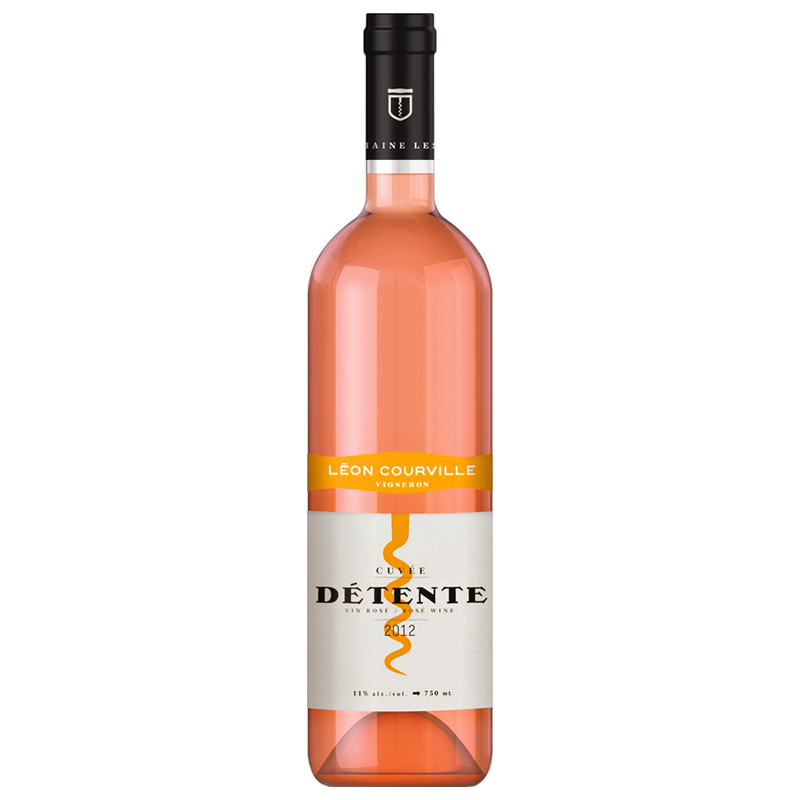 <h1><a href="http://www.leoncourville.com/fr/vins/92-rose-cuvee-detente-2017" target="_blank" rel="noopener">Cuvée Détente – Léon Courville</a></h1>
<p>Description du vigneron: «Le rosé Détente est fait de Seyval noir. Le jus est obtenu par pressurage direct du raisin. Il est ensuite vinifié comme un vin blanc et élevé en cuve inox. Le Détente est le rosé parfait par une chaude journée d’été. Il a de bons goûts de framboises et de fraises sauvages. C’est un vin doux. Il se boit en apéritif. Il se sert bien frais.»</p>
<p>Prix: 13,90$, en vente à la <a href="https://www.saq.com/page/fr/saqcom/vin-rose/domaine-les-brome-detente-2017/11686626?selectedIndex=7&searchContextId=-10025112451623" target="_blank" rel="noopener">SAQ</a>.</p>
