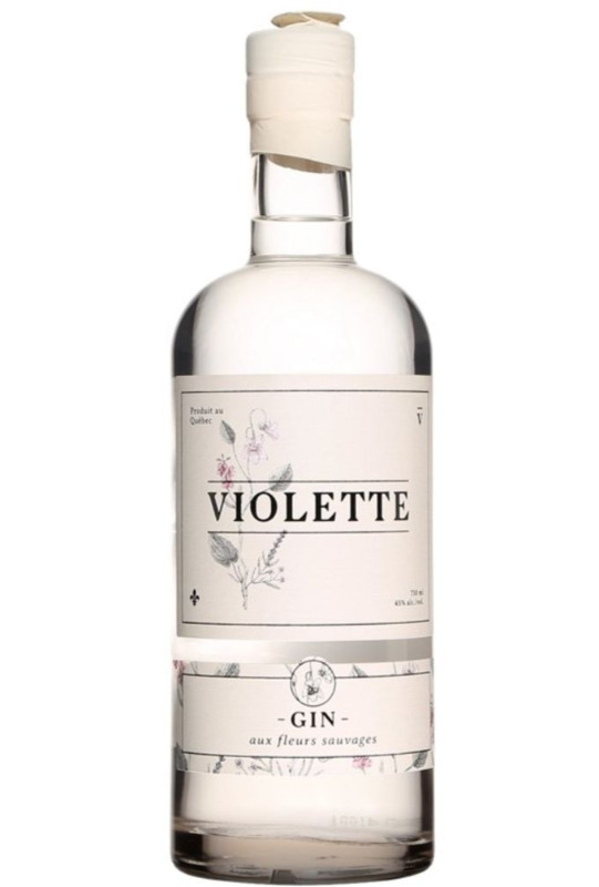 <p>Bouteille de gin aux fleurs sauvages Violette, <a href="https://www.saq.com/page/fr/saqcom/dry-gin/distillerie-mariana-violette/13674021?selectedIndex=2&searchContextId=-100229181312750">Distillerie Mariana</a>, 48 $ les 750 ml</p>
