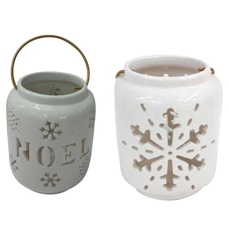 <p>Lanternes de Noël, <a href="https://www.rona.ca/fr/lanterne-de-noel-en-ceramique-4-3-4-x-5-7-8-blanc-14375444">Rona</a>, 19,99 $ chacune</p>
