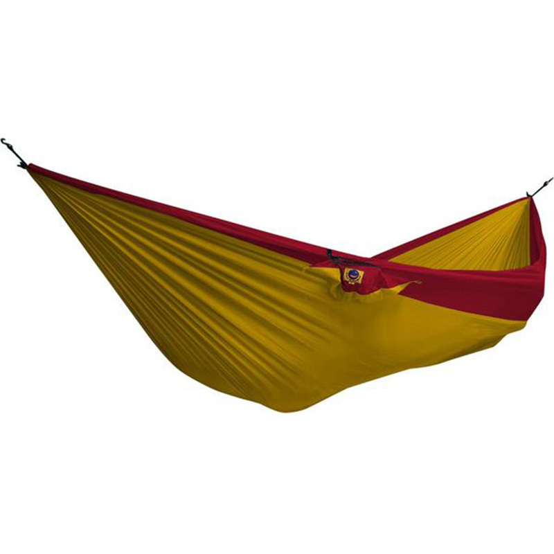 <p>Hamac parachute double, <a href="https://karibu.cool/collections/ticket-to-the-moon/products/hamac-ticket-to-the-moon" target="_blank" rel="noopener">Karibu</a>, 70,00 $</p>

