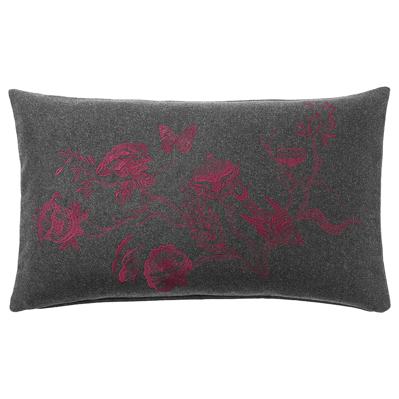 <p><a href="https://www.ikea.com/ca/fr/catalog/products/00416768/" target="_blank" rel="noopener"><span id="type" class="productType">Housse de coussin,</span></a><span id="type" class="productType"> collection </span><span id="name" class="productName">VINTER 2018, </span><span style="font-size: 14px;">14,99 $</span></p>
