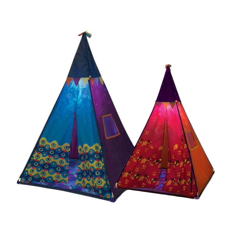<p>Tipi illuminé, <a href="https://www.deserres.ca/fr/illuminated-b-teepee-39-5x39-5x55-in" target="_blank" rel="noopener">Omer DeSerres</a>, 89,99 $ chacun</p>

