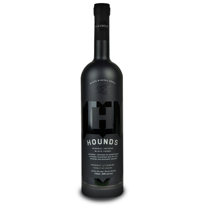<p>Vodka noire, Hounds, <a href="https://www.saq.com/page/fr/saqcom/vodka/hounds-black-vodka/13682338" target="_blank" rel="noopener">SAQ</a>, 39,50 $ les 750 ml</p>
