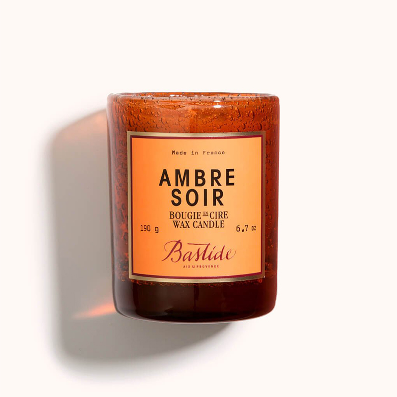 <p>Bougie de cire Ambre Soir, Bastide, <a href="https://www.holtrenfrew.com/en/Products/Beauty/Fragrance/Candles-%26-Home-Fragrances/Candles/Ambre-Soir-Candle/p/4309846147" target="_blank" rel="noopener">Holt Renfrew</a>, 85,00 $</p>
