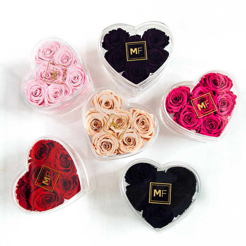 <p>Boîte de six roses Mheart, <a href="http://www.mfleursmtl.com/" target="_blank" rel="noopener">MFLEURS</a>, 129,00 $</p>
