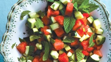 Salade de melon d’eau et de concombre à la menthe