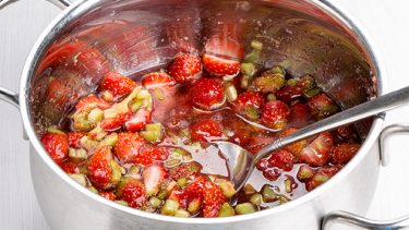 Compote de rhubarbe et de fraises