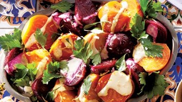Salade de betteraves rôties et sauce au tahini