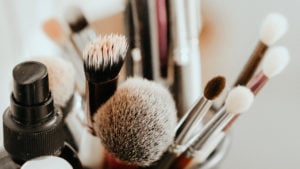 Beauté: 6 outils indispensables pour le maquillage et la coiffure