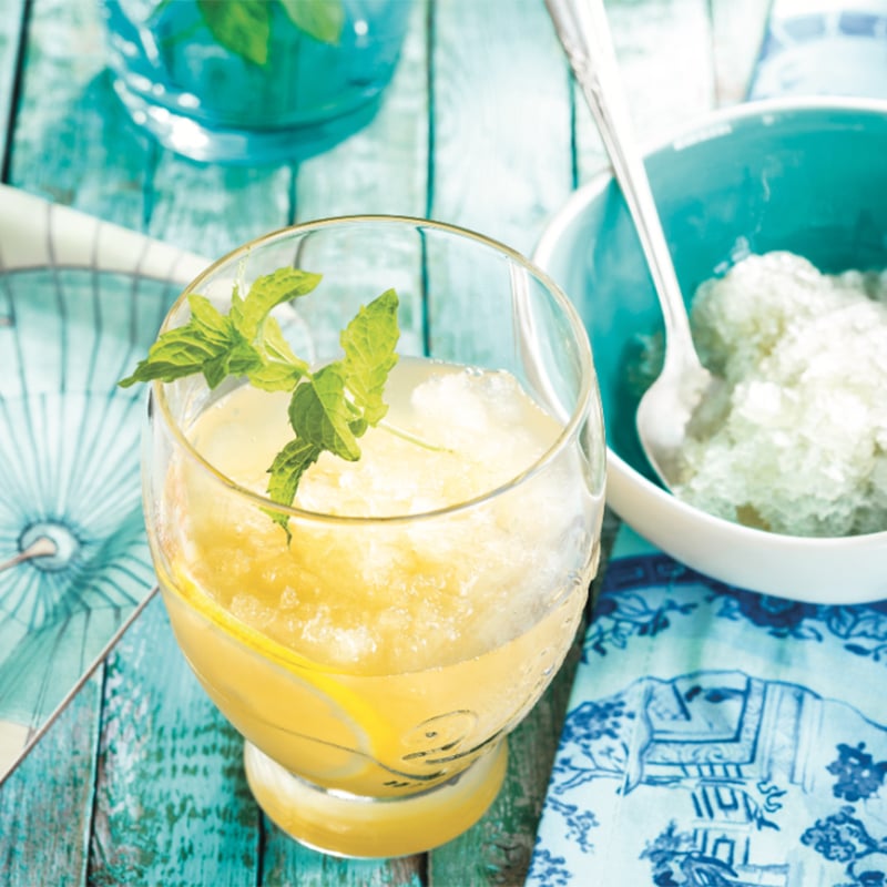 Thé glacé menthe-citron avec granité au gingembre