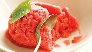 Sorbet aux fraises parfumé au basilic